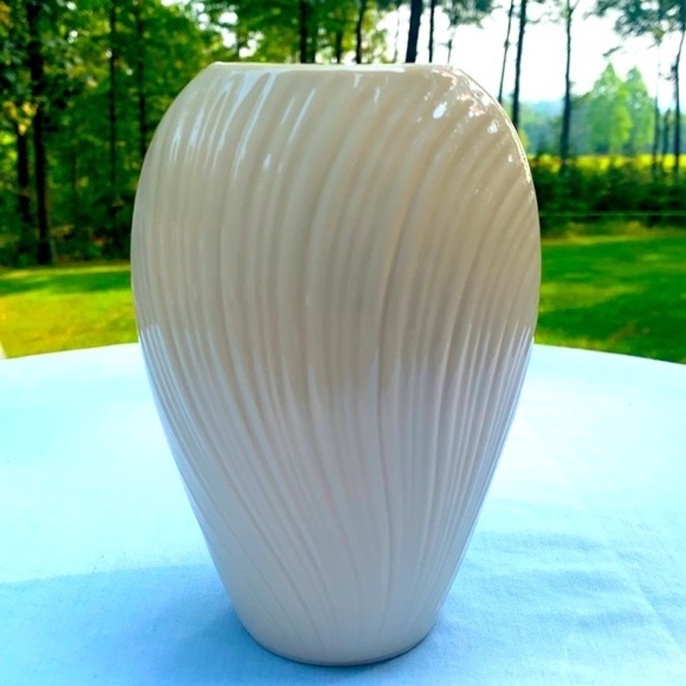 Lenox China Vase (Mirage Small)